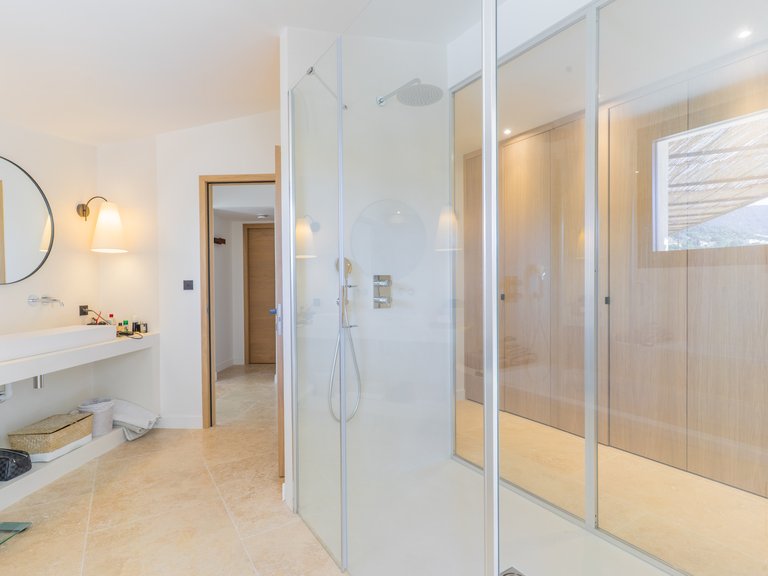 Villa for Sale in Cavalaire Sur Mer, Provence Coast (cassis To Cavalaire) 10