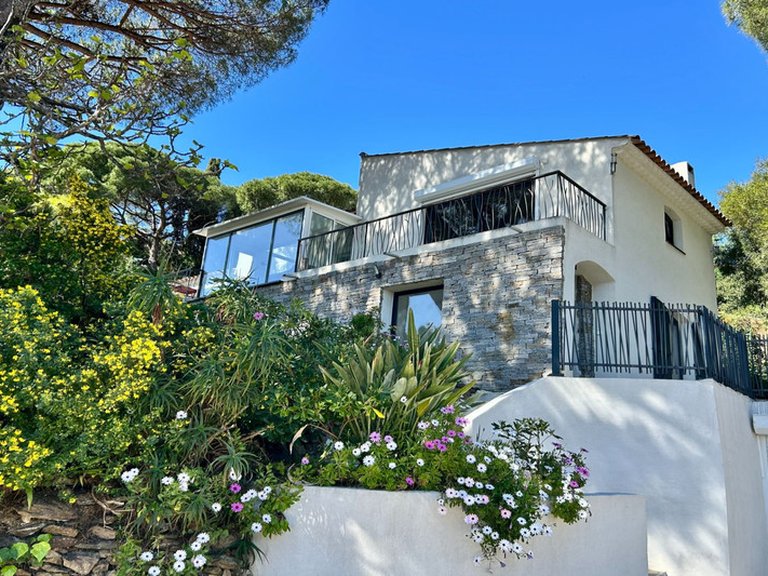 Villa for Sale in Les Issambres, St Raphaël, Ste Maxime Area 2