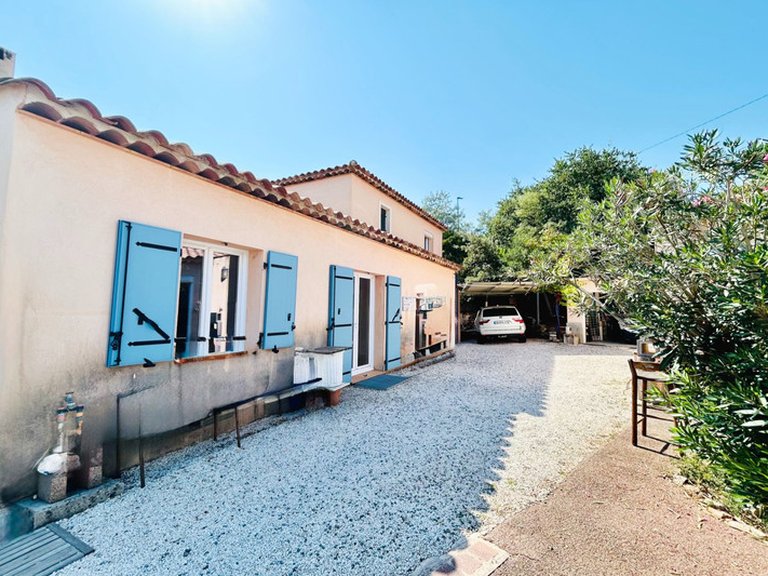 Villa for Sale in Les Issambres, St Raphaël, Ste Maxime Area 2