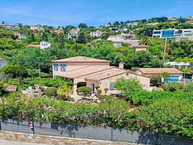 Villa for Sale in Les Issambres, St Raphaël, Ste Maxime Area 7