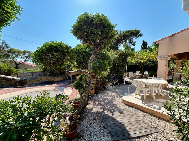 Villa for Sale in Les Issambres, St Raphaël, Ste Maxime Area 8