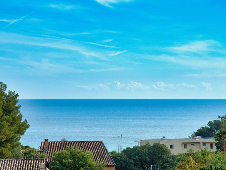 Villa for Sale in Les Issambres, St Raphaël, Ste Maxime Area 1