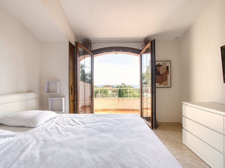 Villa for Sale in Les Issambres, St Raphaël, Ste Maxime Area 4