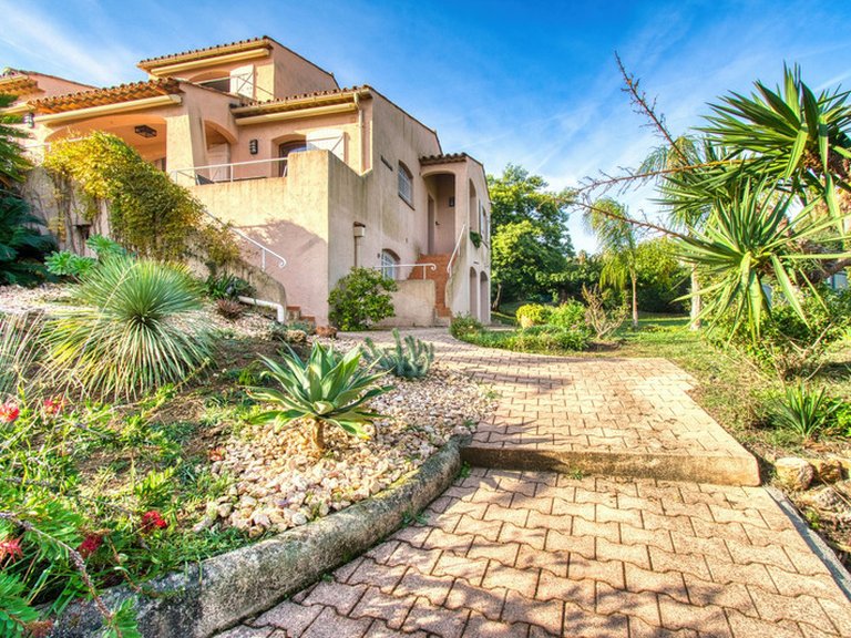 Villa for Sale in Les Issambres, St Raphaël, Ste Maxime Area 10