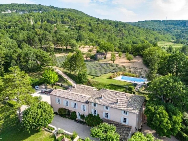 Villa for Sale in Apt, The Luberon / Vaucluse 1