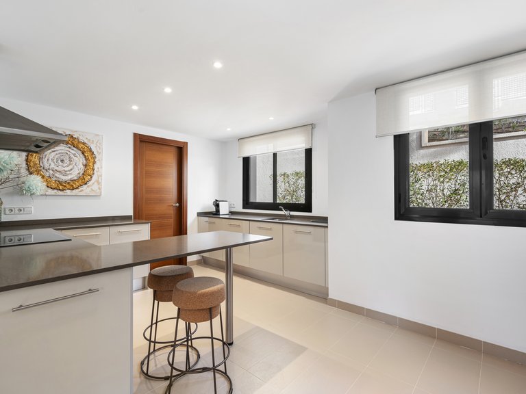 Apartment for Sale in Camp De Mar, South West 17
