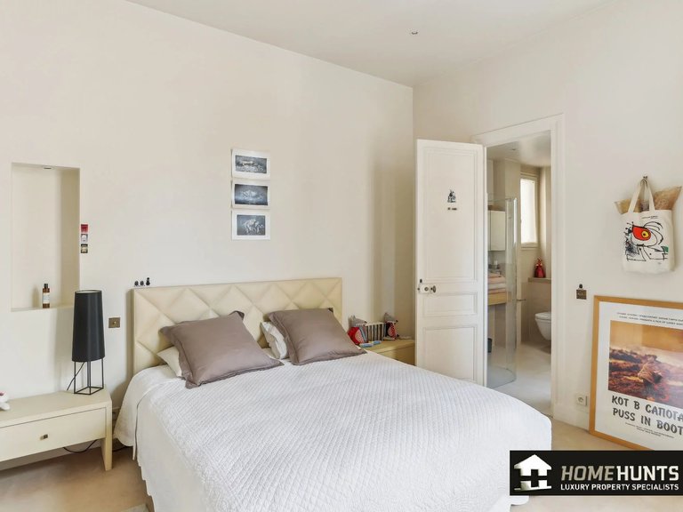 Apartment for Sale in 8th (golden Triangle - Parc Monceau), Golden Triangle - Trocadéro (8th - 16th) 9