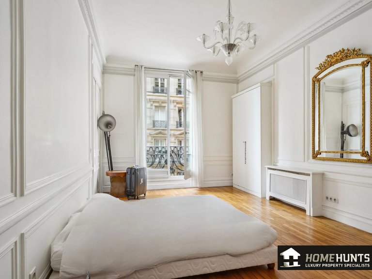 Apartment for Sale in 17th (monceau - Batignolles -ternes), Monceau - Montmartre (9th,17th, 18th) 9