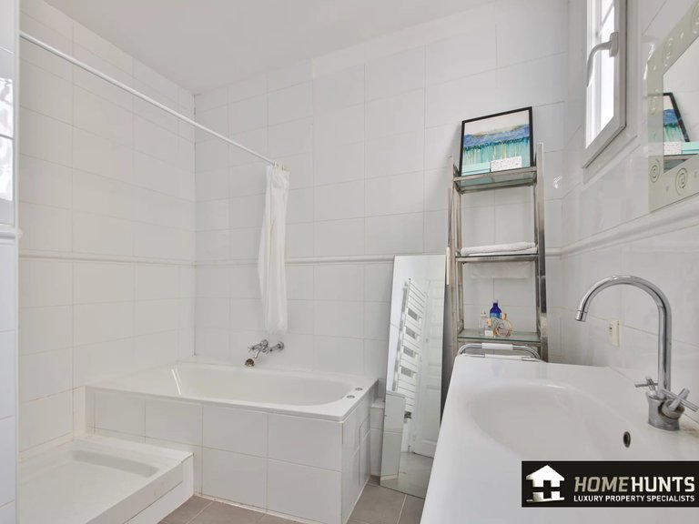 Apartment for Sale in 16th (trocadéro - Etoile - Passy), Golden Triangle - Trocadéro (8th - 16th) 11
