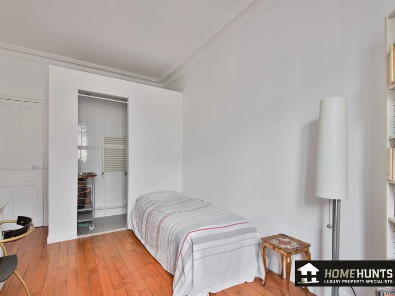 Apartment for Sale in 16th (trocadéro - Etoile - Passy), Golden Triangle - Trocadéro (8th - 16th) 12