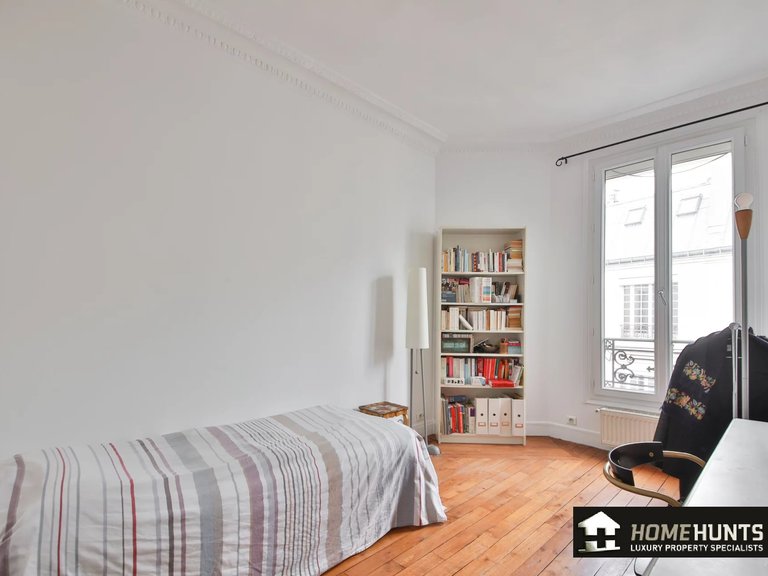 Apartment for Sale in 16th (trocadéro - Etoile - Passy), Golden Triangle - Trocadéro (8th - 16th) 13