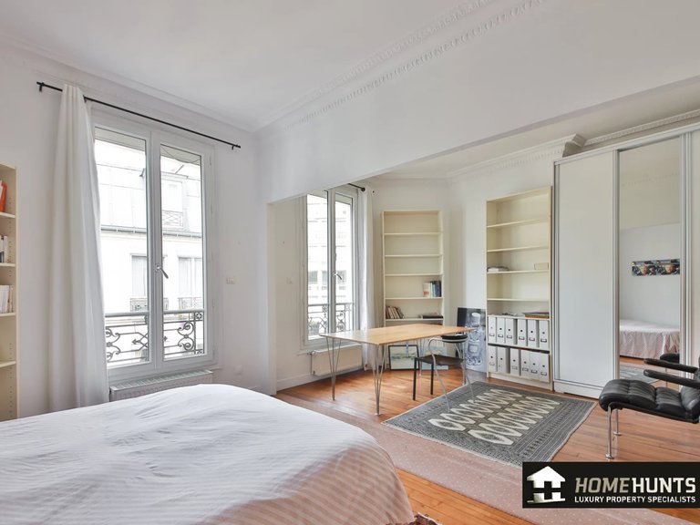 Apartment for Sale in 16th (trocadéro - Etoile - Passy), Golden Triangle - Trocadéro (8th - 16th) 9