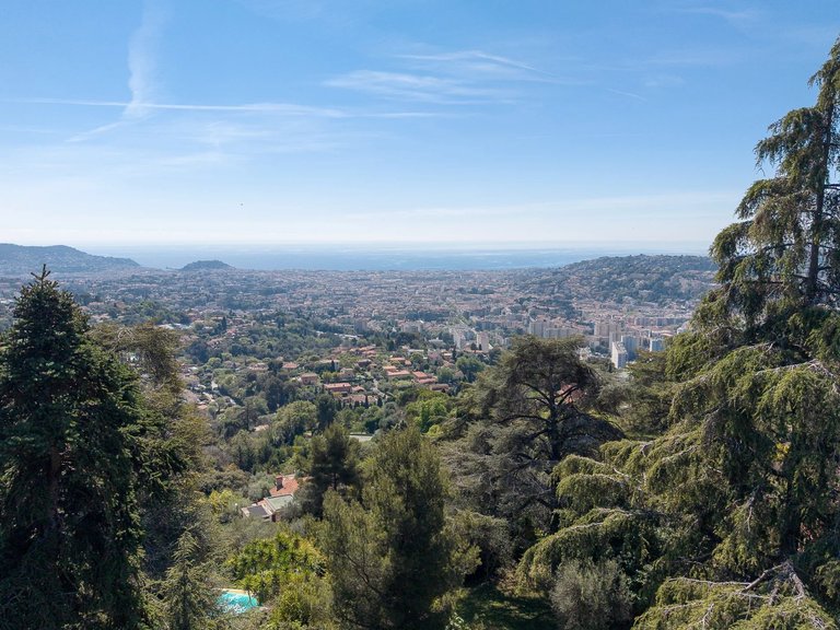 Villa for Sale in Nice, Nice Area 4
