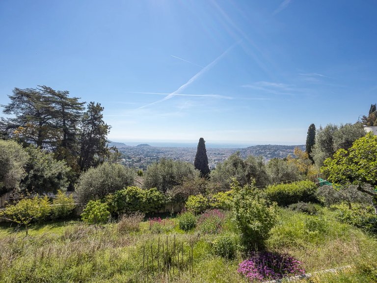 Villa for Sale in Nice, Nice Area 6