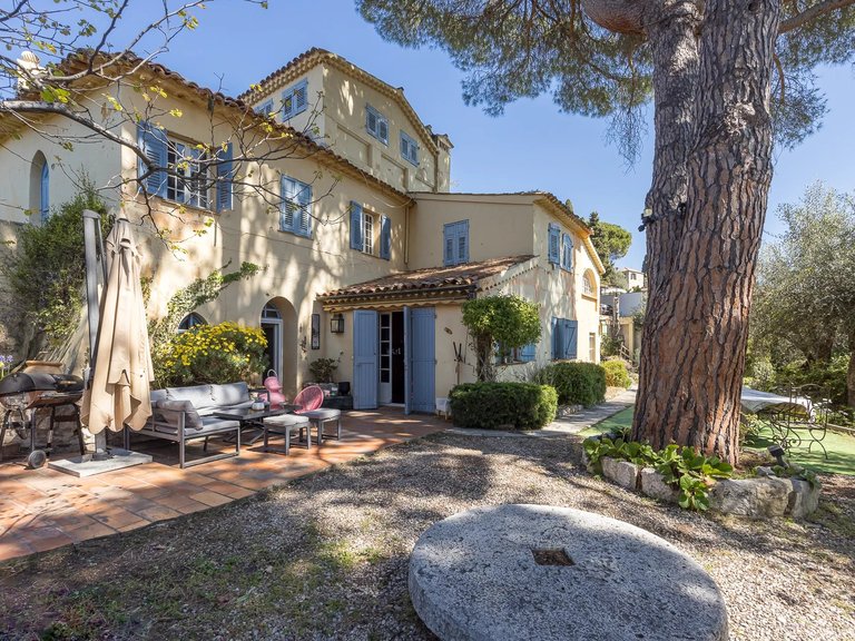 Villa for Sale in Nice, Nice Area 8