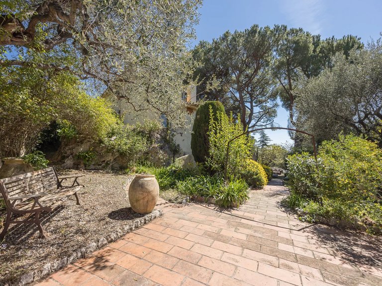 Villa for Sale in Nice, Nice Area 9