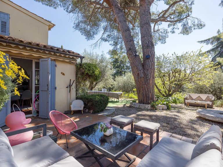 Villa for Sale in Nice, Nice Area 10