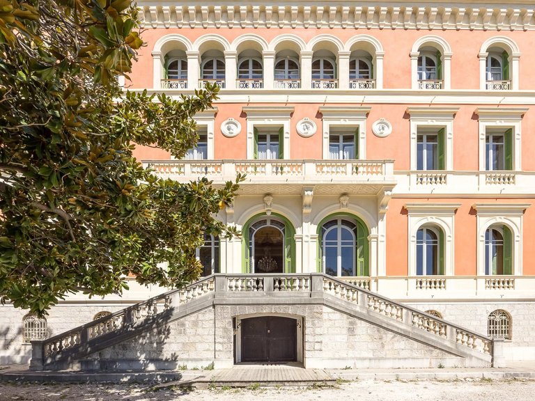 Villa for Sale in Nice, Nice Area 3