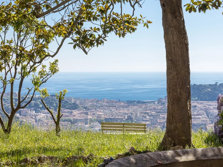 Villa for Sale in Nice, Nice Area 4