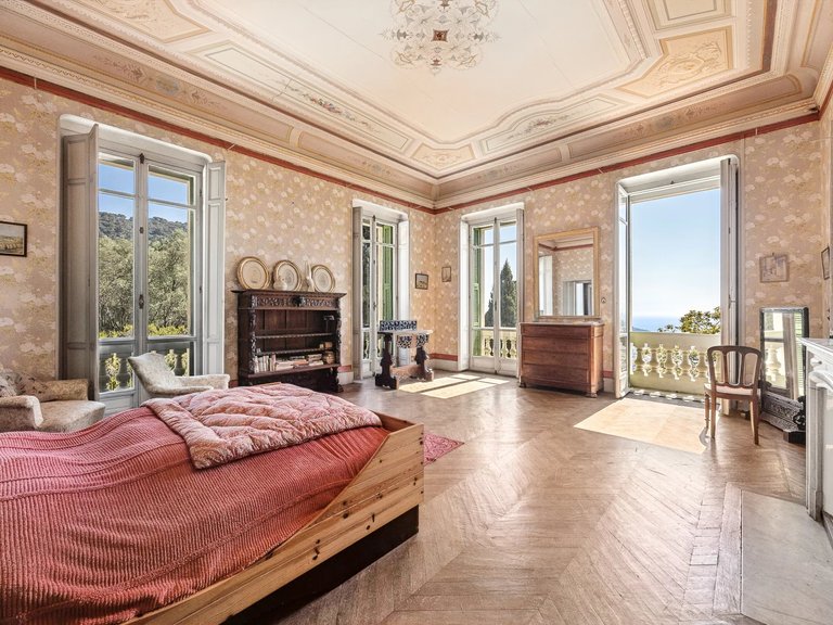 Villa for Sale in Nice, Nice Area 9