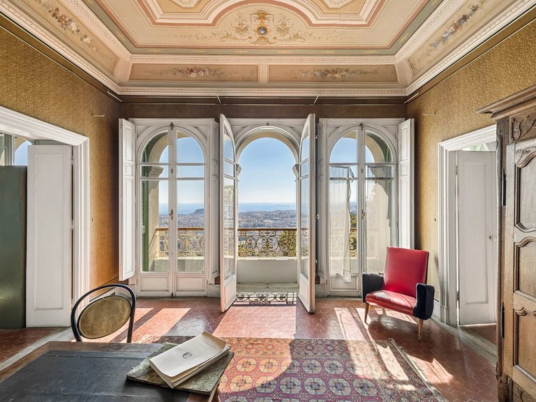 Villa for Sale in Nice, Nice Area 10