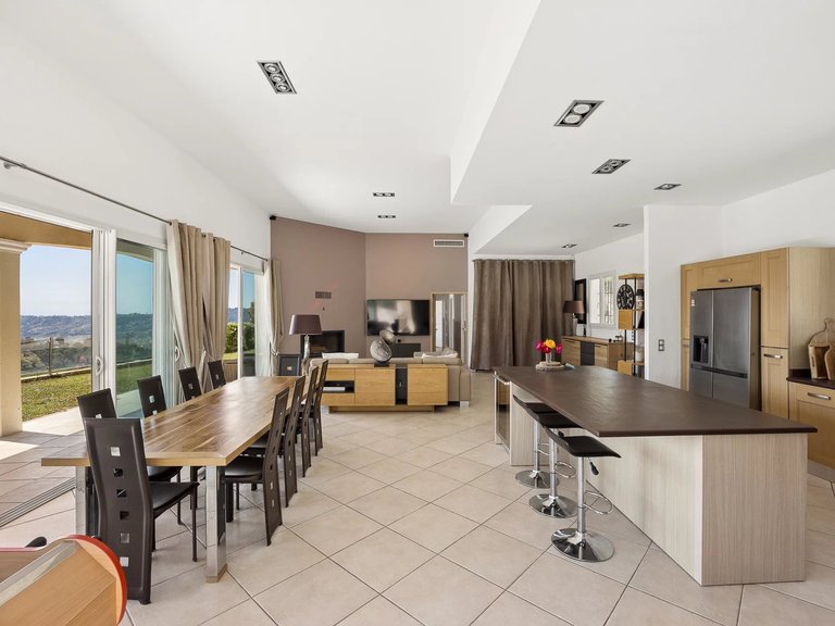 Villa for Sale in Nice, Nice Area 6