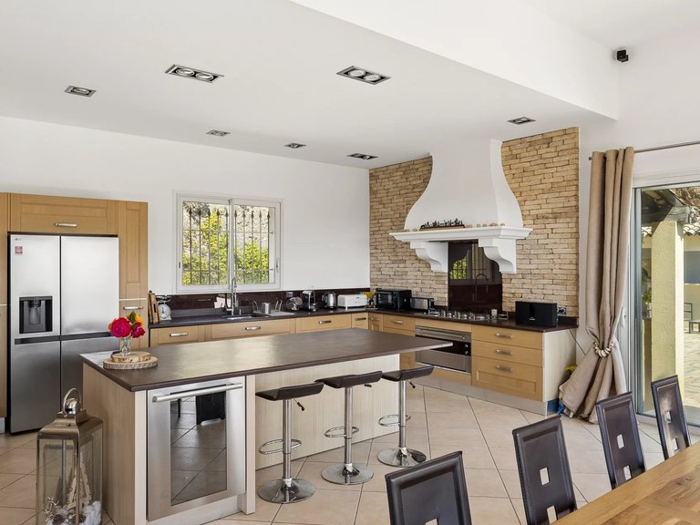 Villa for Sale in Nice, Nice Area 9
