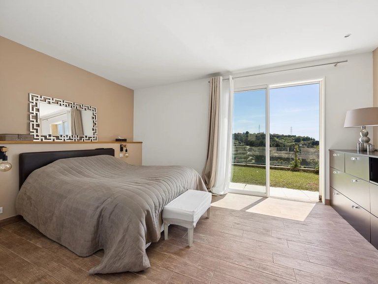 Villa for Sale in Nice, Nice Area 10