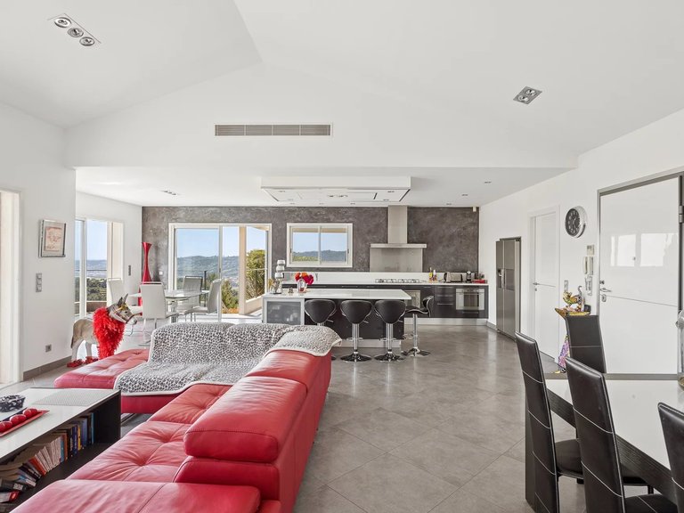 Villa for Sale in Nice, Nice Area 6