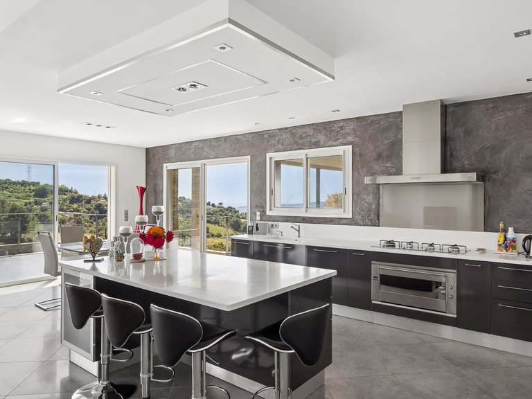 Villa for Sale in Nice, Nice Area 7