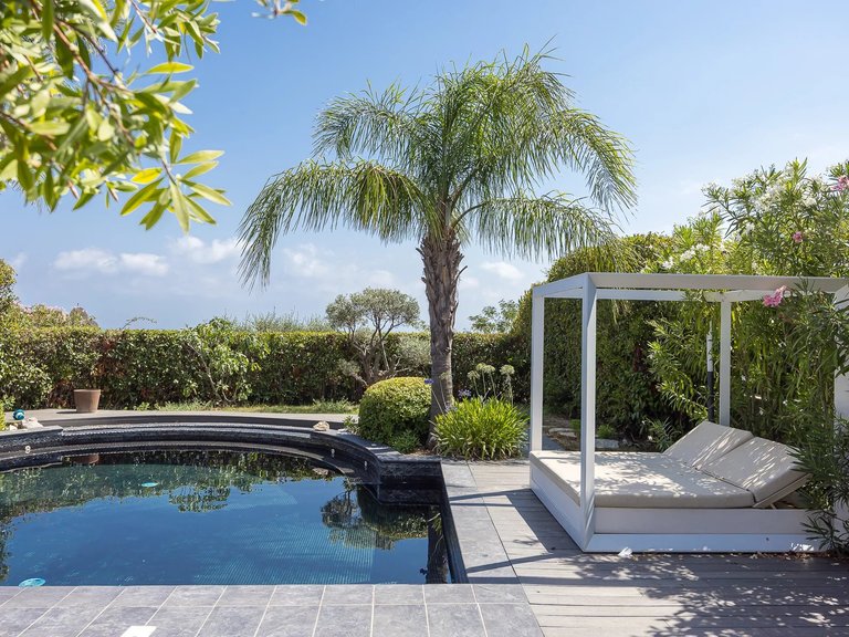 Villa for Sale in Saint Laurent Du Var, Antibes Area 3