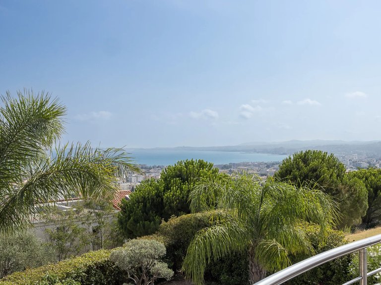 Villa for Sale in Saint Laurent Du Var, Antibes Area 4