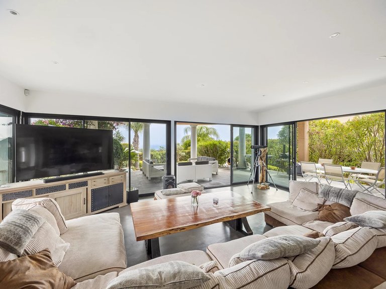 Villa for Sale in Saint Laurent Du Var, Antibes Area 7