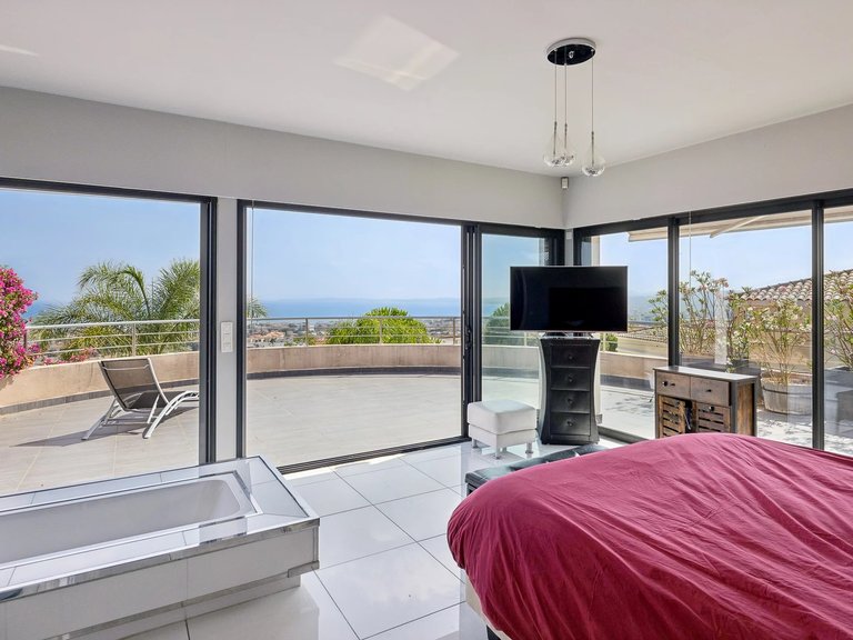 Villa for Sale in Saint Laurent Du Var, Antibes Area 10