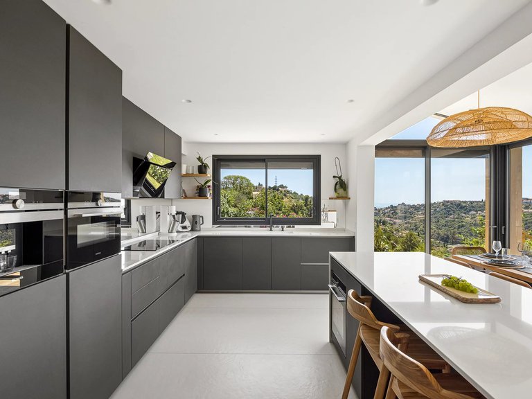 Villa for Sale in Nice, Nice Area 8