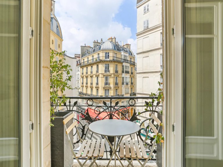 Apartment for Sale in 1st (louvre - Vendôme), Paris Right Bank (1st, 2nd, 3rd, 4th) 1