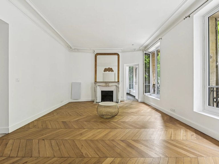 Apartment for Sale in 16th (trocadéro - Etoile - Passy), Golden Triangle - Trocadéro (8th - 16th) 1