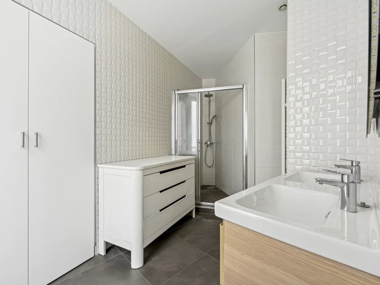 Apartment for Sale in 16th (trocadéro - Etoile - Passy), Golden Triangle - Trocadéro (8th - 16th) 12