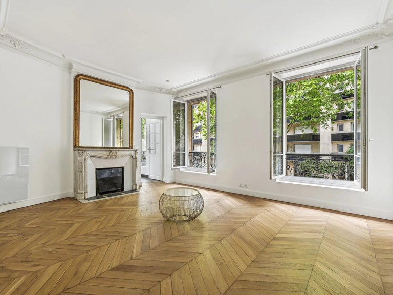 Apartment for Sale in 16th (trocadéro - Etoile - Passy), Golden Triangle - Trocadéro (8th - 16th) 3