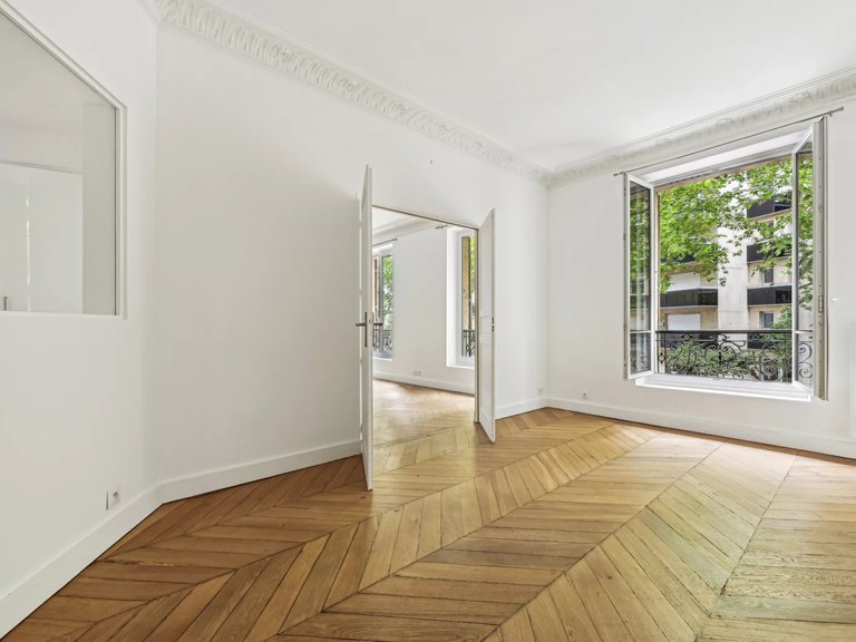 Apartment for Sale in 16th (trocadéro - Etoile - Passy), Golden Triangle - Trocadéro (8th - 16th) 4
