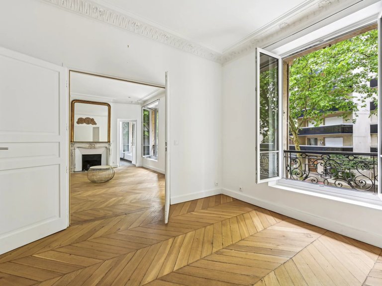 Apartment for Sale in 16th (trocadéro - Etoile - Passy), Golden Triangle - Trocadéro (8th - 16th) 7
