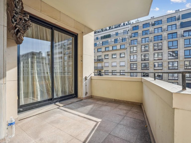 Apartment for Sale in 16th (trocadéro - Etoile - Passy), Golden Triangle - Trocadéro (8th - 16th) 1
