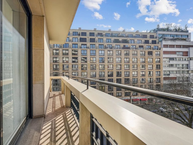 Apartment for Sale in 16th (trocadéro - Etoile - Passy), Golden Triangle - Trocadéro (8th - 16th) 2