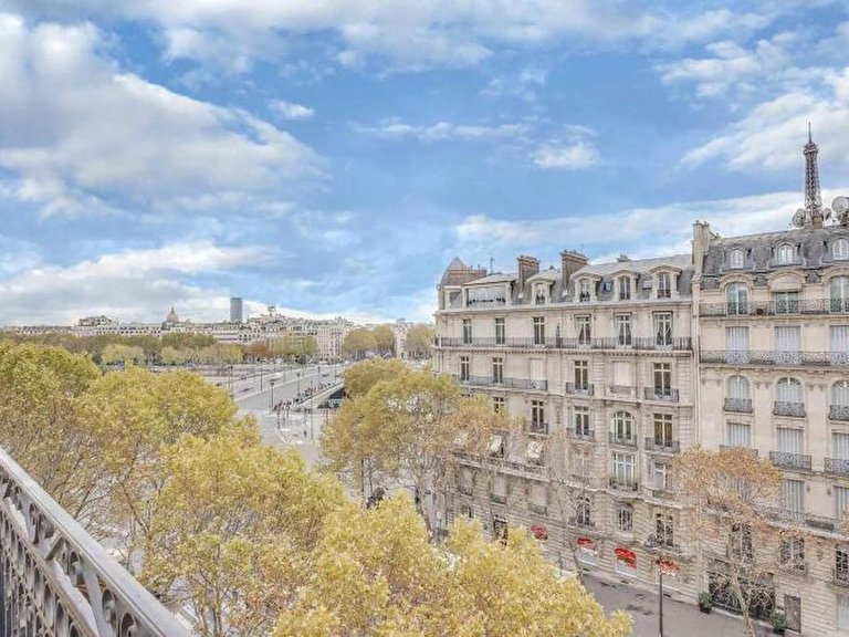 Apartment for Sale in 16th (trocadéro - Etoile - Passy), Golden Triangle - Trocadéro (8th - 16th) 1