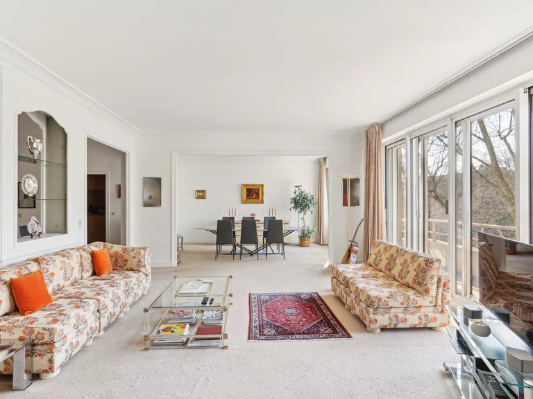 Apartment for Sale in 16th (trocadéro - Etoile - Passy), Golden Triangle - Trocadéro (8th - 16th) 1