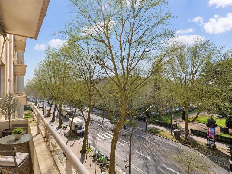 Apartment for Sale in 16th (trocadéro - Etoile - Passy), Golden Triangle - Trocadéro (8th - 16th) 9