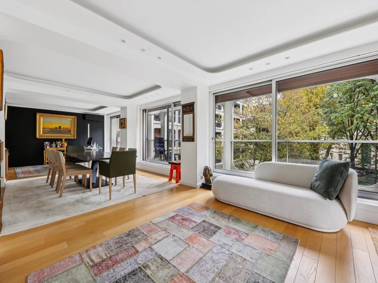 Apartment for Sale in 16th (trocadéro - Etoile - Passy), Golden Triangle - Trocadéro (8th - 16th) 1