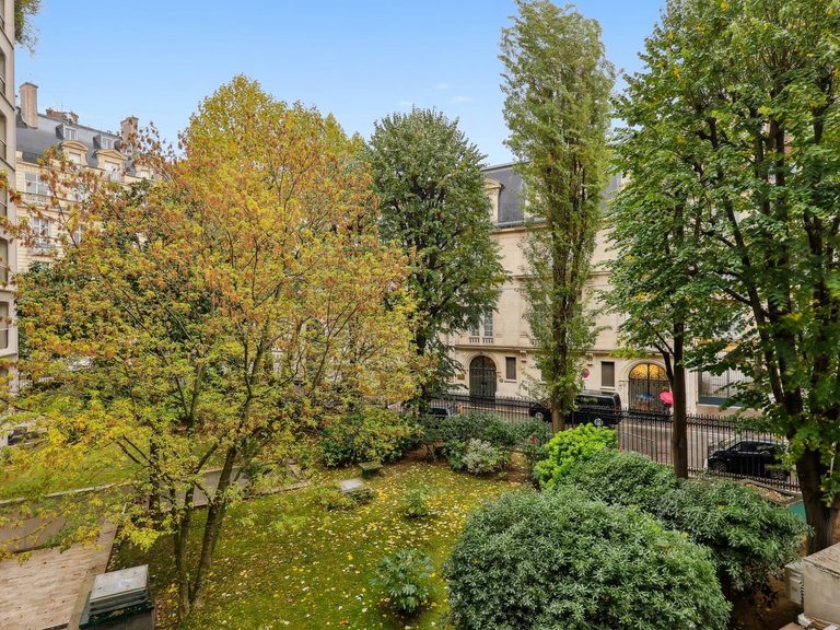 Apartment for Sale in 16th (trocadéro - Etoile - Passy), Golden Triangle - Trocadéro (8th - 16th) 2