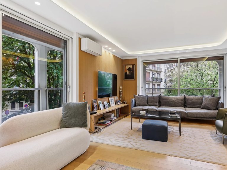 Apartment for Sale in 16th (trocadéro - Etoile - Passy), Golden Triangle - Trocadéro (8th - 16th) 5