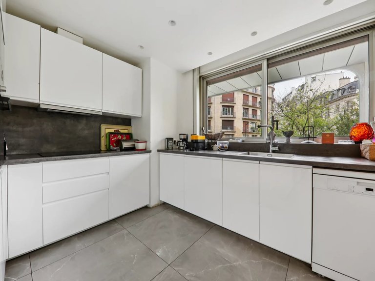 Apartment for Sale in 16th (trocadéro - Etoile - Passy), Golden Triangle - Trocadéro (8th - 16th) 8